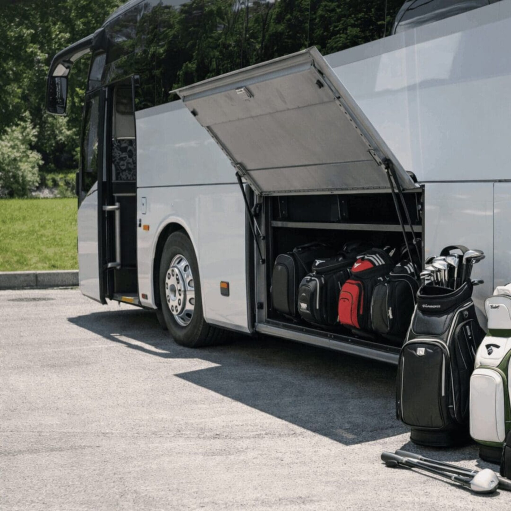 Luxury executive coach awaiting a private golf group at a premier golf estate in Johannesburg for a Sun City expedition.