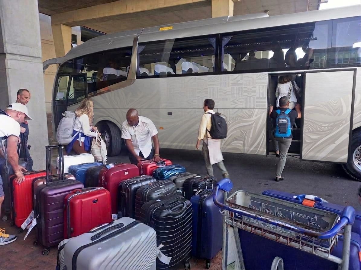 International Tour Group Luggage Loading